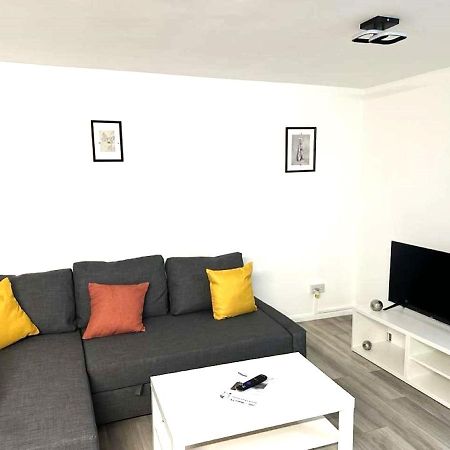 Stylish Apartment At Carlton Grove Лондон Экстерьер фото