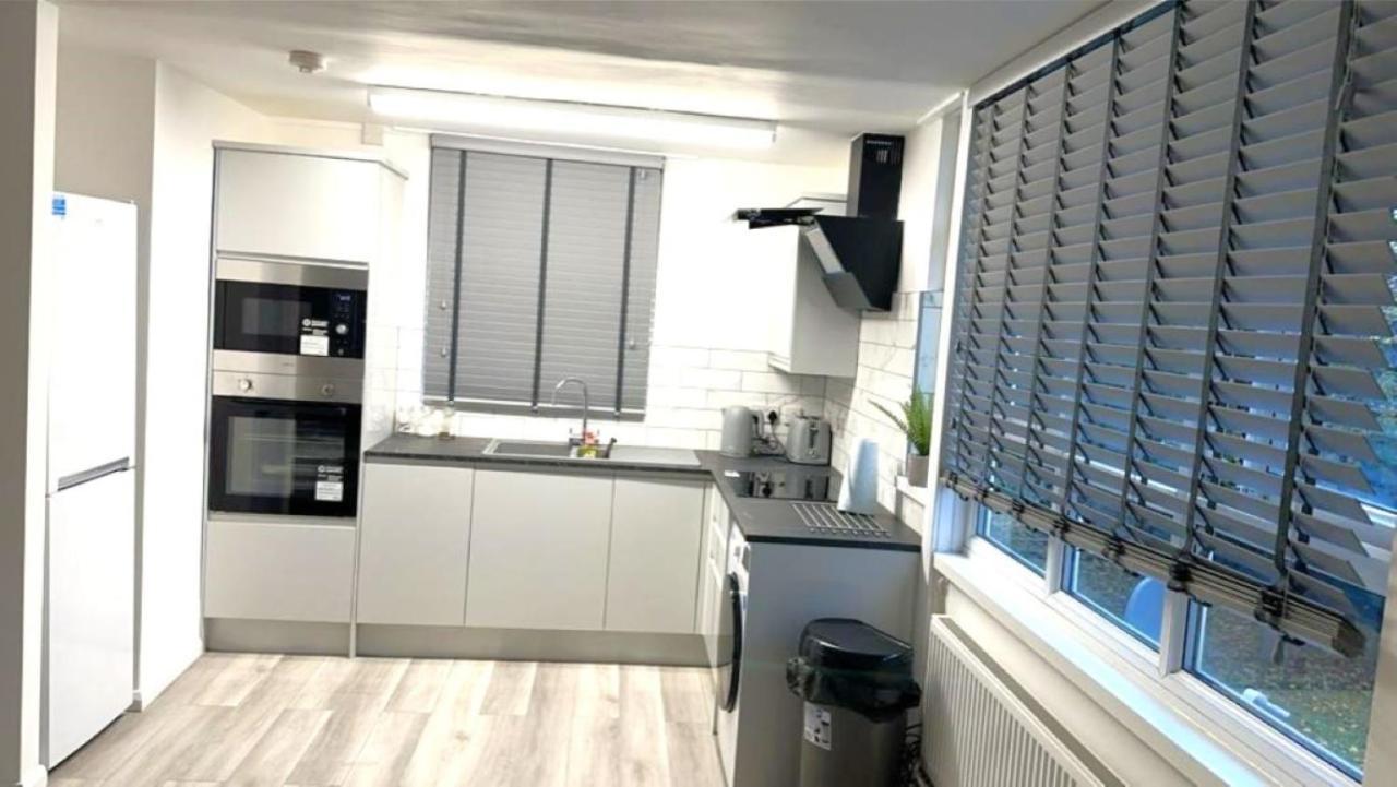 Stylish Apartment At Carlton Grove Лондон Экстерьер фото