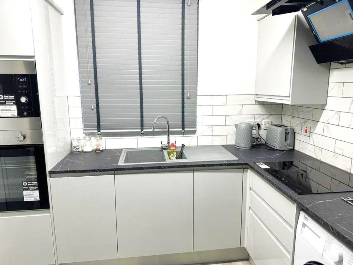 Stylish Apartment At Carlton Grove Лондон Экстерьер фото