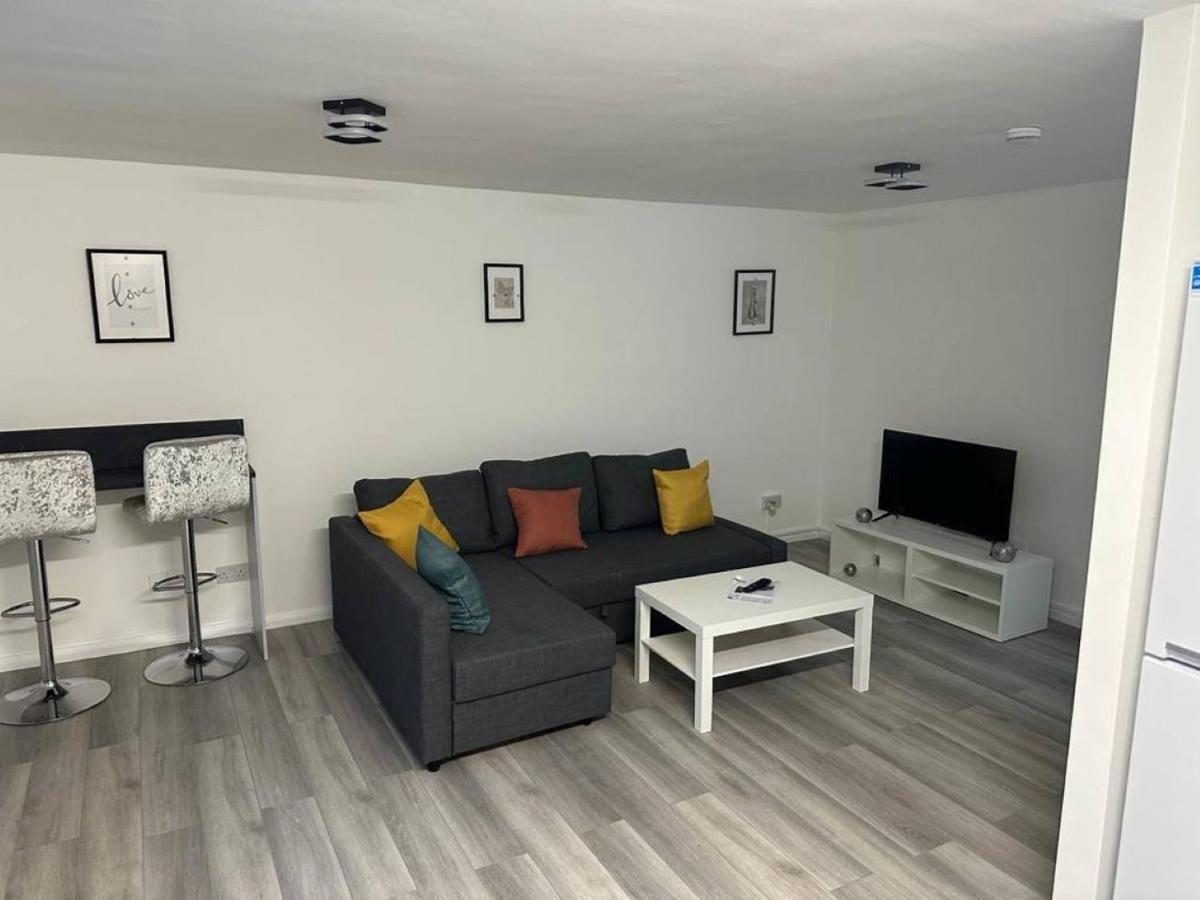 Stylish Apartment At Carlton Grove Лондон Экстерьер фото